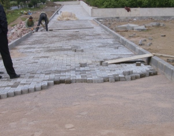 DEĞİRMENDERE MEZARLIKLARINA BETONARME ÇEVRE DUVARI